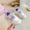 Zapatos Deportivos para Niñas 2026 Nuevas Llegadas de Primavera Zapatos de Patinaje para Niños Zapatos Blancos Versátiles Zapatos Casuales para Niños Medianos y Grandes Suela Suave Zapatos Individuales