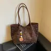 Bolsa de ombro retrô, nova coleção 2026, estampa de leopardo de alta qualidade, grande capacidade, bolsa tote versátil para o dia a dia, fácil de carregar