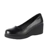 Zapatos de una sola pieza de cuero negro suave de mamá para mujer 2026 Otoño Nuevo Estilo Suela Gruesa Cómodos Antideslizantes Tacón de Cuña Zapatos de Trabajo para Viajar Zapatos de Mujer