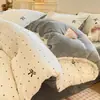 Juego de cuatro piezas de terciopelo de leche clase A para invierno, sábana y funda de edredón de terciopelo coral engrosadas, ropa de cama de felpa de Nantong, franela 4