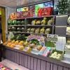 Expositor de Frutas em Camadas Feito Sob Medida para Supermercado de Alimentos Frescos Prateleira de Frutas e Legumes de Supermercado Estante de Loja de Frutas Mesa de Corte de Frutas Balcão de Caixa