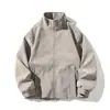 Otoño 2026 Nueva Chaqueta Casual para Hombre Estilo High Street Cuello Alto Piel Sintética Bordada Chaqueta Casual para Hombre