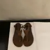Sandalias planas tipo chancla para mujer para el verano de 2026, nuevo estilo para combinar con faldas, sandalias romanas de playa únicas