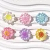 Clip para el pelo de girasol y margarita irregular translúcido Pegatina para Crocs, teléfono, botella de agua, coche, escritorio al por mayor