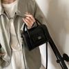 Bolso pequeño cuadrado portátil retro de moda para mujer, primavera 2025, nuevo bolso de hombro informal, elegante bolso cruzado