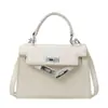 Bolsa quadrada pequena portátil moderna de textura atacado para mulheres bolsas2024 primavera popular nova bolsa de ombro mensageiro