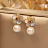 Pendientes de Camelia de Lujo Ligero Estilo Francés para Mujer, Pendientes de Botón de Perla Mabe Exquisitos Versátiles de Gama Alta, Accesorios para Orejas Elegantes y Modernos