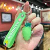 Nuevo accesorio de llavero de uva 3D de simulación, lindo adorno pequeño con forma de fruta de dibujos animados para colgar en la mochila de estudiante