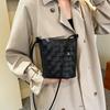 Bolsas de Estilo Coreano Cuidadosamente Seleccionadas, Bolsos Pequeños de Hombro con Diseño de Nicho, Nuevos Bolsos Cubo Tejidos 2023, Modernos Bolsos Cruzados de Piel Suave para Mujer