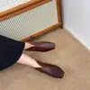 2024 Novas Botas Martin Quadradas de Couro Genuíno de Primeira Camada Salto Grosso Feminino Boca em V Estilo Britânico Slim Botas Curtas de Salto Grosso