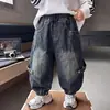Calça Jeans Tendência Cool para Meninos Estilo Primavera e Outono Jeans Infantil Novo Estilo 2026 Calça Longa Bonita Estilosa para Crianças Pequenas