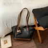 Bolsa Grande Capacidade Transfronteiriça para Mulheres 2026 Verão Nova Versátil Moda Ombro Tendência Trabalhadora Retro Casual Bolsa Tote