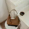 Bolsa de mão fashion no atacado para mulheres, novo design de nicho vintage, adequada para sair, pode ser carregada como bolsa de mão, bolsa de ombro ou bolsa crossbody