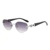 Gafas de sol ovaladas estilo ojo de gato sin montura estilo europeo y americano para mujer, adecuadas para caras cuadradas y redondas, gafas adelgazantes y de moda con adornos de piedras preciosas y diamantes, gafas de sol de lujo ligero