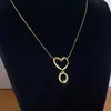Collar de Acero de Titanio con Colgante de Corazón de Gama Alta y 26 Letras Inglesas para Mujer, Cadena para Clavícula con Apellido, Nicho de Lujo Ligero, Celebridad de Internet para Mejor Amiga