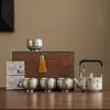 Juego de Té Plateado Dunhuang con una Tetera y Cuatro Tazas, Tetera de Gama Alta con Asa, Regalo de Vacaciones para Ancianos, Líderes o Jubilación