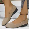 Mocasines para Mujer Estilo Nuevo Floral Europeo y Americano Talla Grande Zapatos Deportivos Casuales para Mujer Primavera Punta Puntiaguda Cuña Zapatos de una Sola Pieza 2025 Comercio Exterior