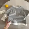 Camiseta Infantil de Manga Longa Estilo Coreano para Outono, Camiseta de Algodão Falsa de Duas Peças Estilo Japonês para Meninos, Camiseta Básica Tendência para Crianças Pequenas