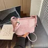 Bolsa pequena popular estilo explosão deste ano para mulheres, novo estilo de verão de 2026, bolsa de ombro único transversal de lona de nicho, bolsa de balde estilo coreano
