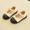 Otoño 2026 Nuevo Estilo Coreano Zapatos de Cuero Pequeños de Moda con Bloques de Color y Suela Suave para Niños Mayores, Zapatos de Princesa, Zapatos Individuales para Bebé, Modernos