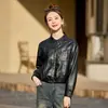 Chaqueta corta de cuero para mujer, nuevo estilo primavera/otoño 2026, superventas en transmisiones en vivo, corte entallado, con cuello alto, hecha de piel de cordero, adecuada para figuras petite