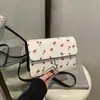 Bolso de Moda Cereza Fresca para Mujer Primavera/Verano 2025 Nuevo Bolso Cruzado de Moda para el Trabajo Bolso Cuadrado Pequeño Dulce y Elegante