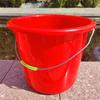 Cubo de Plástico Grueso Rojo para el Hogar Cubo para Estudiantes para Lavar Autos al Aire Libre Cubo Publicitario de Material Agrícola Cubo de Recolección Portátil con Asa de Hierro