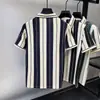 Oferta especial: Nuevo Estilo de Verano Top Holgado con Escote en V y Logo Bordado, Camisa Polo de Manga Corta para Hombre con Bloques de Color Rayados