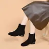 Botines de tacón medio y punta redonda, nuevo estilo 2026, cómodos de tacón bajo para mujer, forro de felpa, otoño/invierno, punta redonda, gamuza, botas de ajuste ceñido