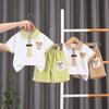 Vestido de Verão para Meninos Conjunto de Manga Curta 2024 Novo Estilo Vestido Infantil Lindo Menino Bebê Verão Camisa POLO Conjunto de Duas Peças Moderno