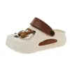Zapatos lindos perforados hechos a medida para mujer, para uso exterior en verano, sandalias de suela suave antideslizantes, versátiles para el campus, sandalias semi-cubiertas para mujer