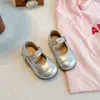 Zapatos de Princesa para Niñas 2026 Primavera y Otoño Plateados Elegantes Zapatos Pequeños de Cuero para Niños Zapatos Mocasines de Suela Suave Zapatos Individuales Antideslizantes Zapatos de Espectáculo
