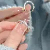 Anel Entrançado em Amor Feminino Ins Design de Nicho Fashion Minimalista Luxo Leve Exquisito Sensação de Alto Padrão Aliança Lisa Anel Aberto