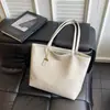 Bolso de mano retro transfronterizo de gran capacidad, bolso de hombro o axila simple y versátil, nuevo bolso de mano de moda europeo y americano para mujer
