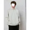 Suéter japonés de manga larga artístico y a la moda estilo Harajuku, con un diseño relajado y minimalista, perfecto para crear un look chic y versátil sin esfuerzo.