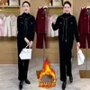 Nuevos conjuntos de moda otoño e invierno para mamás, talla grande de mezcla de pana con forro polar, engrosados para abrigar, atuendo casual de dos piezas