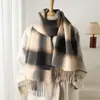Bufanda Chal de Imitación Cachemir con Cuadros Degradados Estilo Coreano para Hombres y Mujeres, Bufanda Cálida y de Moda con Borlas para Otoño e Invierno, Ideal para Ir al Trabajo