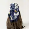 Lenço de Seda Floral Retro de Luxo Leve Transfronteiriço com Toque Macio, Lenço de Cabeça, Lenço, Lenço de Seda para Primavera e Outono, Lenço Quadrado Médio Feminino