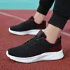 Sapatos Masculinos Casuais Pretos de Outono Tênis de Corrida Respiráveis em Malha para Estudantes Sola Macia Tênis Esportivos Desodorantes Sapatos de Viagem Estilo Leve