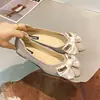 Outono de 2025 Novo Estilo Laço Boca Rasa Versátil Sapatos Baixos de Trabalho Bico Fino Sapatos Baixos Confortáveis Camurça Sapatos Únicos para Mulheres