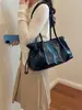 Otoño 2026 Bolsas Retro Nuevas para Mujer Bolso Tote con Letras Gran Capacidad de un Solo Hombro Portátil para Debajo del Brazo Bolsas para Mujer al por Mayor