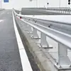 Barrera de seguridad de acero de viga corrugada para autopistas, panel de barrera corrugada galvanizado en caliente, barrera de seguridad anticolisión para puentes y rampas municipales, personalizable