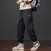 Vendedor Caliente de Douyin Fábrica de Origen Pantalones Casuales de Sarga Tejida Moda Masculina Versátiles Pantalones Deportivos Pantalones de Chándal Hombres Venta al por Mayor