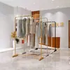 Arara de chão para loja de roupas prateleira para roupas femininas combinação de expositores com cabides dourados prateleira especial para pendurar na lateral da loja