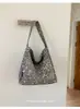 Bolsa de lona com estampa de leopardo para mulheres, nova bolsa de ombro e transversal grande capacidade para o outono e inverno de 2026, moderna e versátil