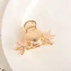 Pinza Metálica para el Cabello con Forma de Tiburón, Temática Oceánica, Simple y Versátil, Elegante Accesorio para el Cabello para la Parte Trasera de la Cabeza