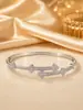 Pulsera Exquisita de Cuatro Hojas Europea y Americana Incrustada con Circonita Super Brillante Nueva Venta Caliente de Gama Alta Versátil de Moda Hebilla de Lujo Ligero Pulsera