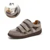 Zapatillas blancas de cuero de capa superior, nuevo modelo de otoño 2026, zapatillas retro con velcro, casuales, a la moda, versátiles zapatillas de entrenamiento alemanas para mujer