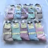 Venta al por mayor del fabricante Calcetines de algodón de punto para mujer de longitud media para primavera y otoño Calcetines de algodón simples de doble aguja para mujer transpirables que absorben el sudor