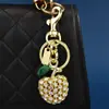 Chaveiro de Metal Novo Personalizado com Frutas Fofas e Pingente de Maçã Cravejada de Diamantes, Acessório de Chaveiro de Bolsa para Mulheres